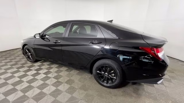 2021 Phantom Black Hyundai Elantra SE FWD Sedan