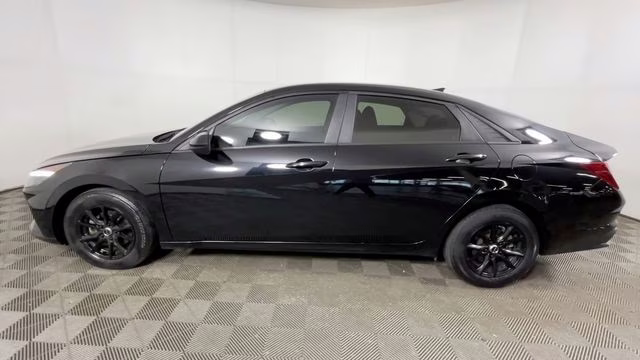 2021 Phantom Black Hyundai Elantra SE FWD Sedan