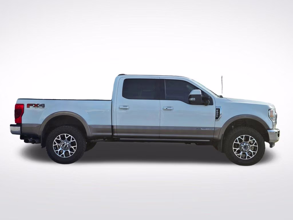 2022 White Ford Super Duty F-250 SRW Lariat 4X4 Truck