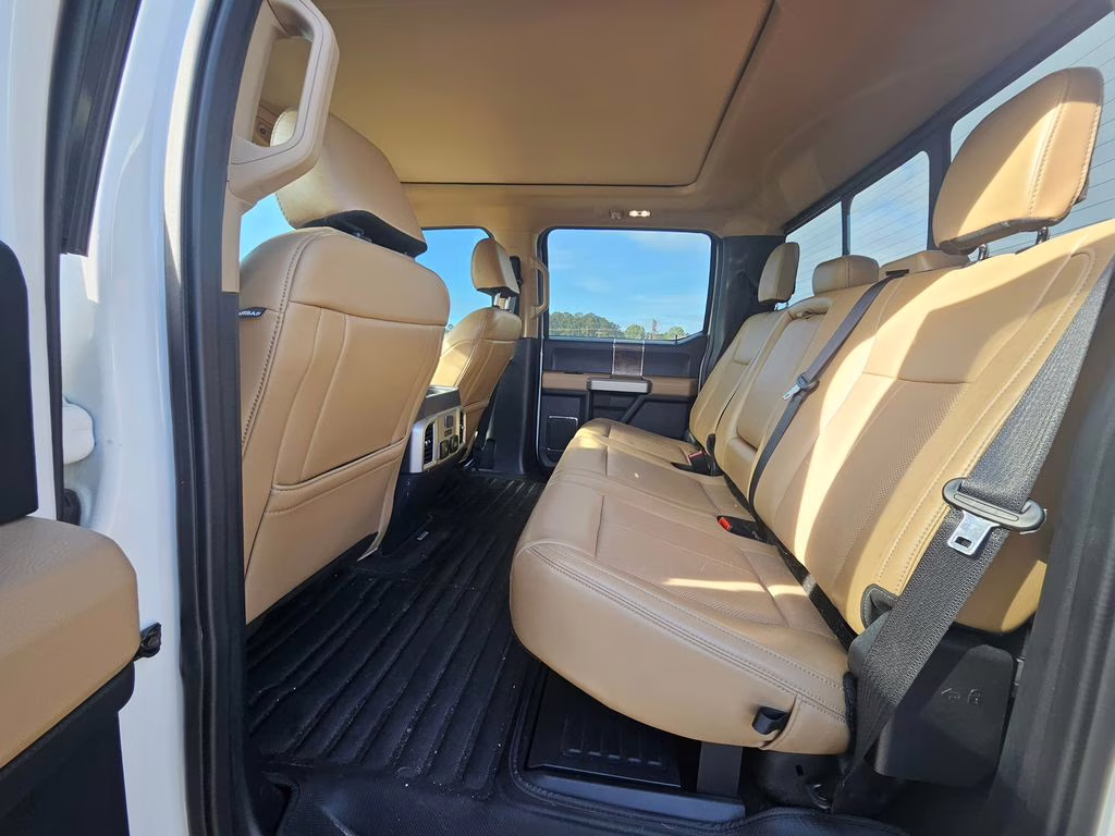 2022 White Ford Super Duty F-250 SRW Lariat 4X4 Truck