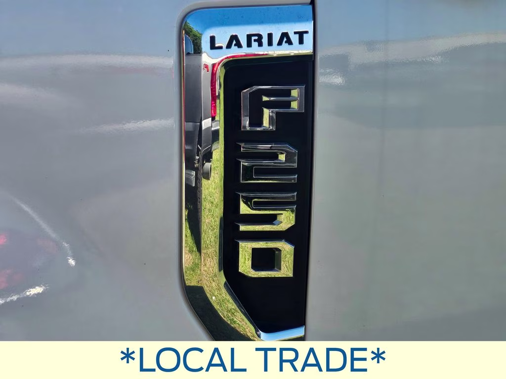 2022 White Ford Super Duty F-250 SRW Lariat 4X4 Truck
