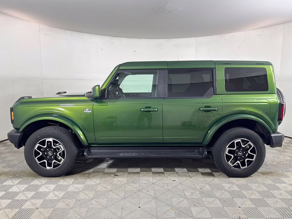 2025 Green Metallic Ford Bronco Outer Banks 4X4 SUV