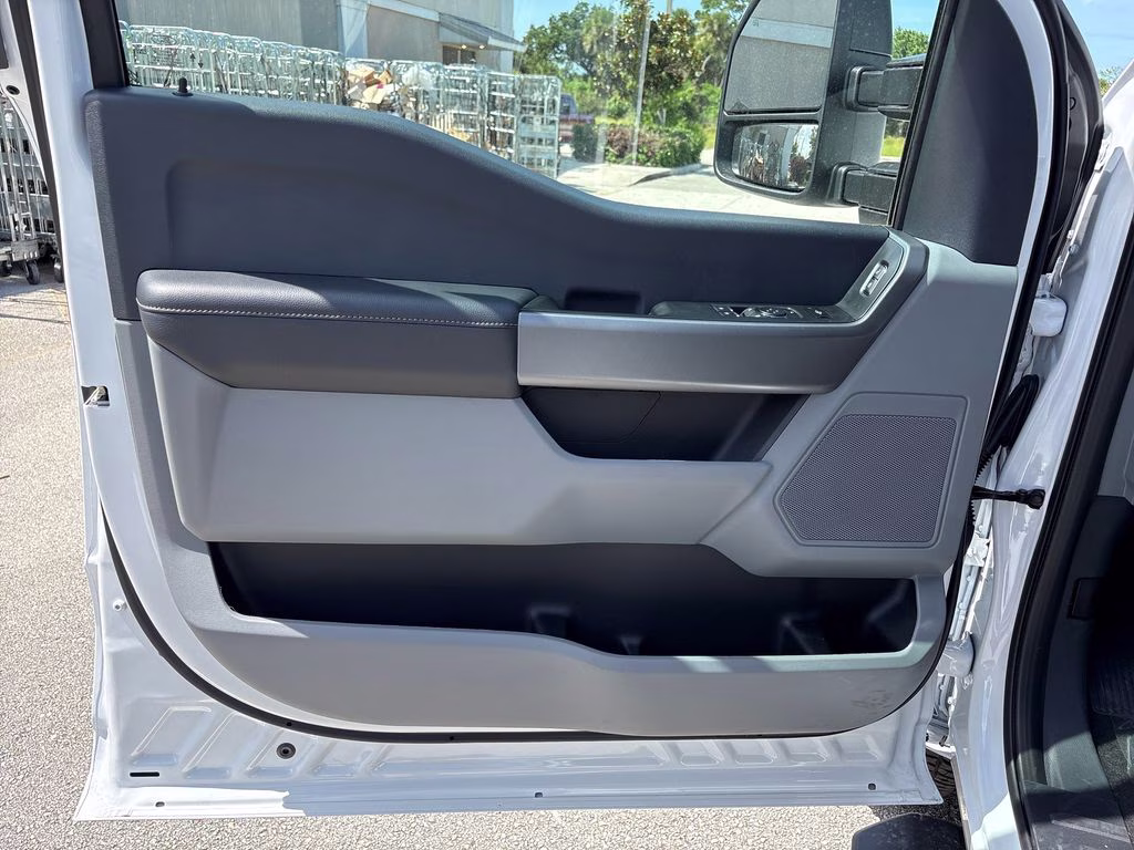 2026 Oxford White Ford Super Duty F-350 DRW XLT 4X4 Truck