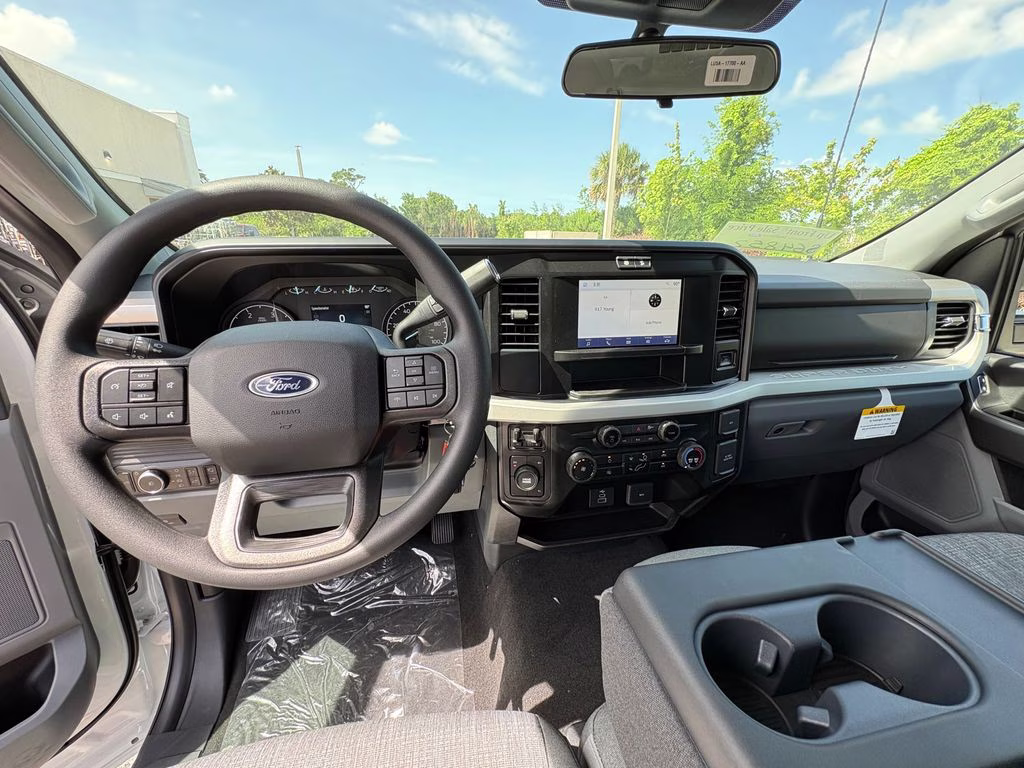 2026 Oxford White Ford Super Duty F-350 DRW XLT 4X4 Truck