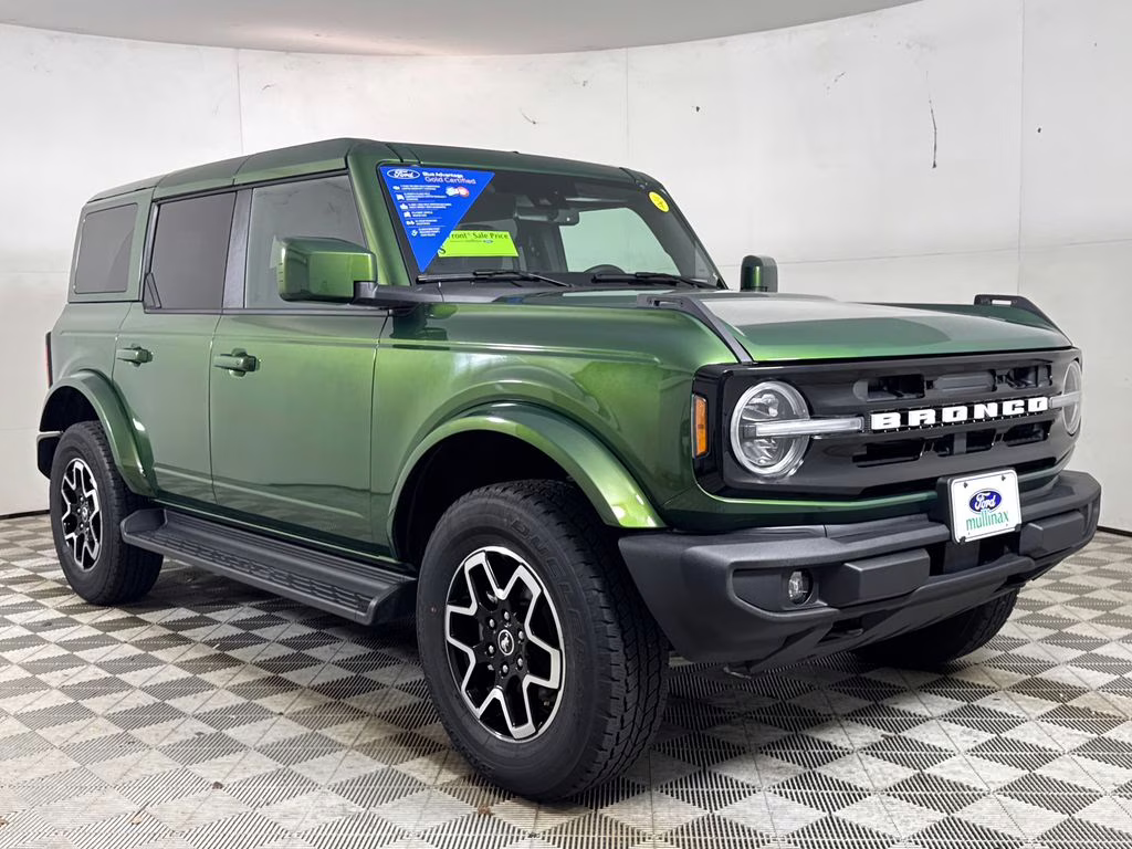 2025 Green Metallic Ford Bronco Outer Banks 4X4 SUV