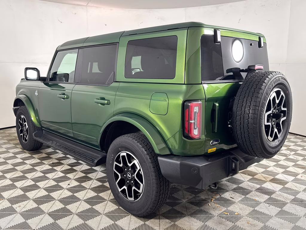 2025 Green Metallic Ford Bronco Outer Banks 4X4 SUV