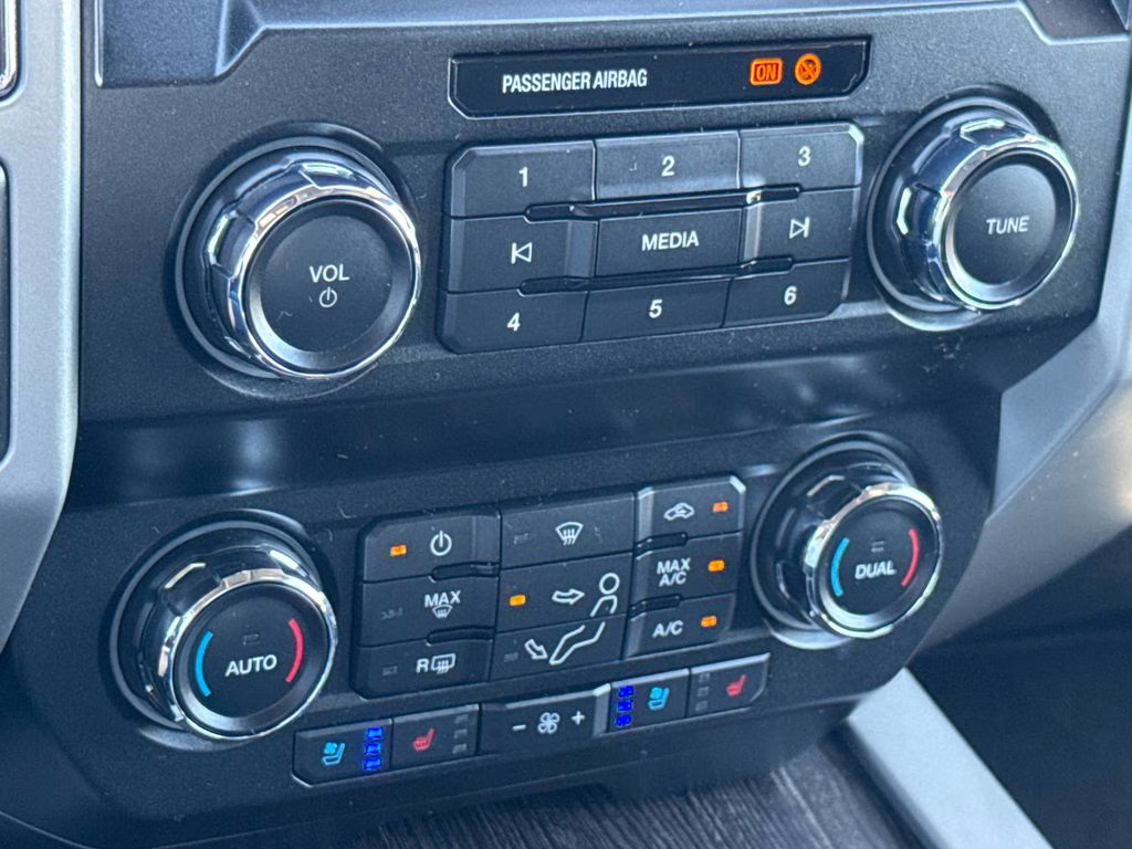 2020 Agate Black Metallic Ford Super Duty F-250 SRW Lariat 4X4 Truck