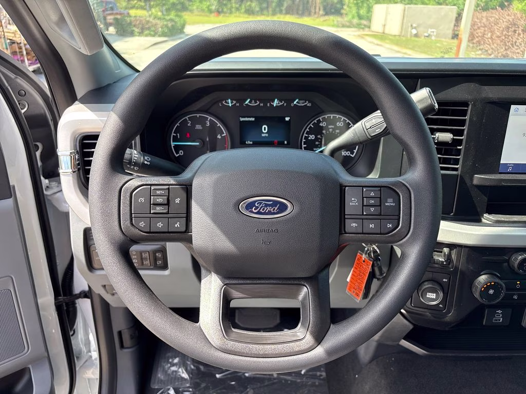 2026 Oxford White Ford Super Duty F-350 DRW XLT 4X4 Truck