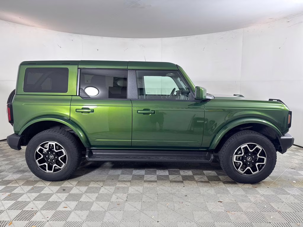 2025 Green Metallic Ford Bronco Outer Banks 4X4 SUV