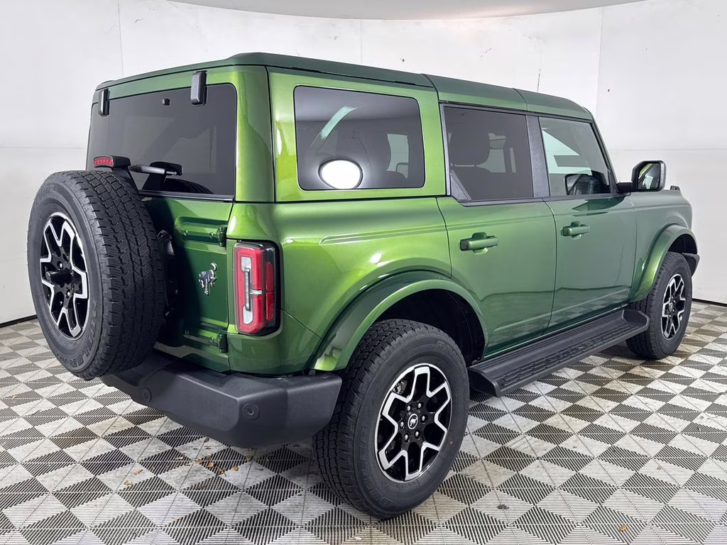 2025 Green Metallic Ford Bronco Outer Banks 4X4 SUV