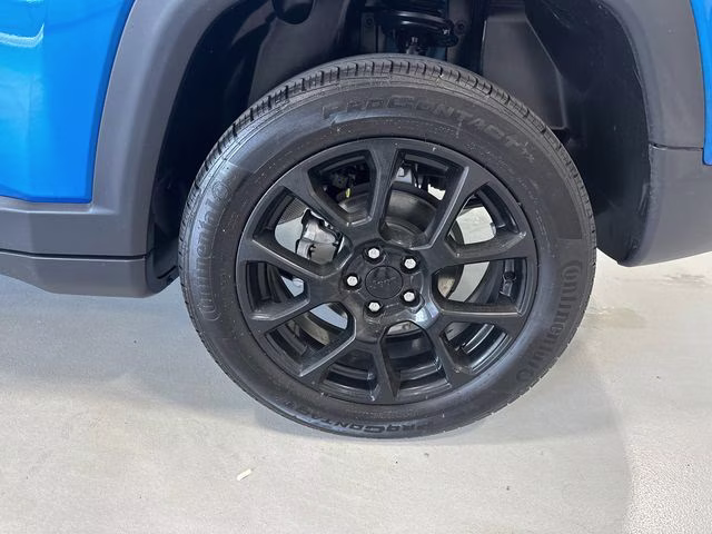 2023 Laser Blue Pearlcoat Jeep Compass Altitude 4X4 SUV