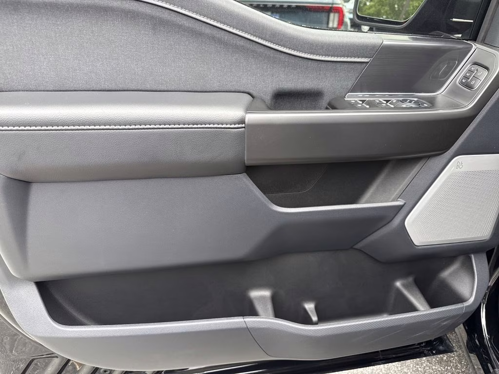 2025 Agate Black Metallic Ford F-150 Lariat 4X4 Truck