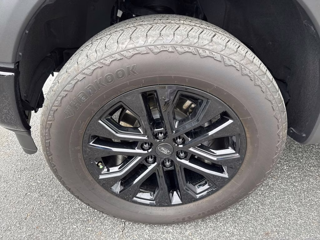 2025 Agate Black Metallic Ford F-150 Lariat 4X4 Truck