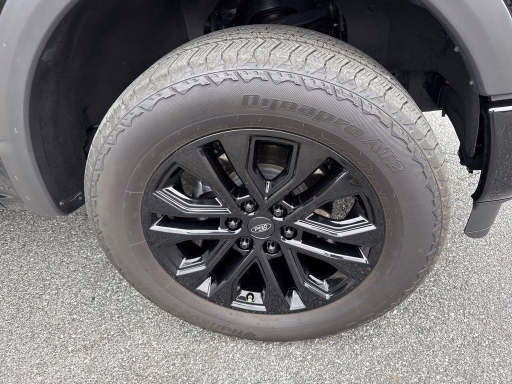 2025 Agate Black Metallic Ford F-150 Lariat 4X4 Truck