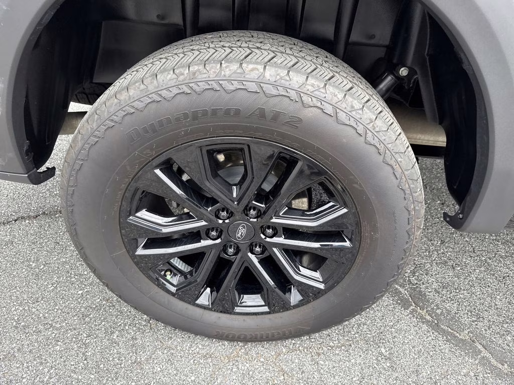 2025 Agate Black Metallic Ford F-150 Lariat 4X4 Truck