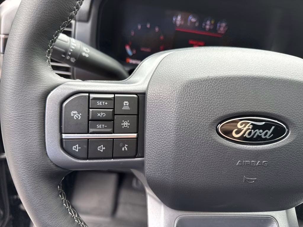 2025 Agate Black Metallic Ford F-150 Lariat 4X4 Truck