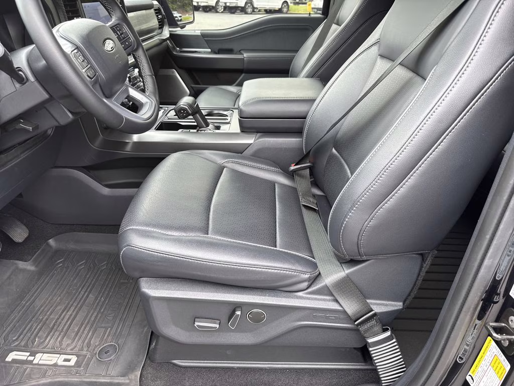 2025 Agate Black Metallic Ford F-150 Lariat 4X4 Truck