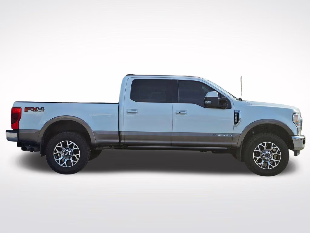 2022 White Ford Super Duty F-250 SRW Lariat 4X4 Truck