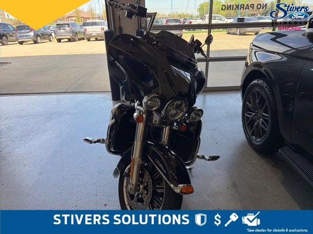 2016 black Harley-Davidson Harley Davidson Ultra Motorcycle