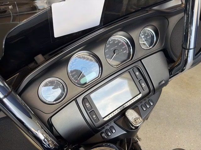 2016 black Harley-Davidson Harley Davidson Ultra Motorcycle