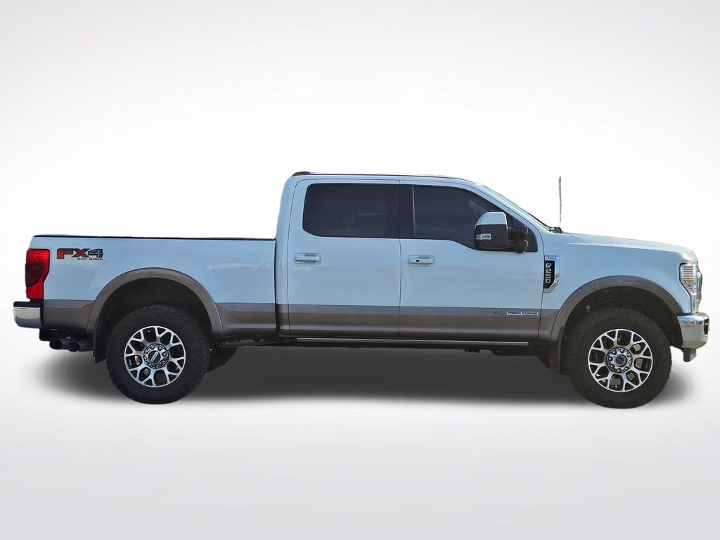2022 White Ford Super Duty F-250 SRW Lariat 4X4 Truck