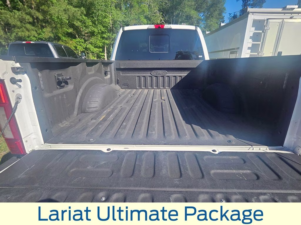 2022 White Ford Super Duty F-250 SRW Lariat 4X4 Truck