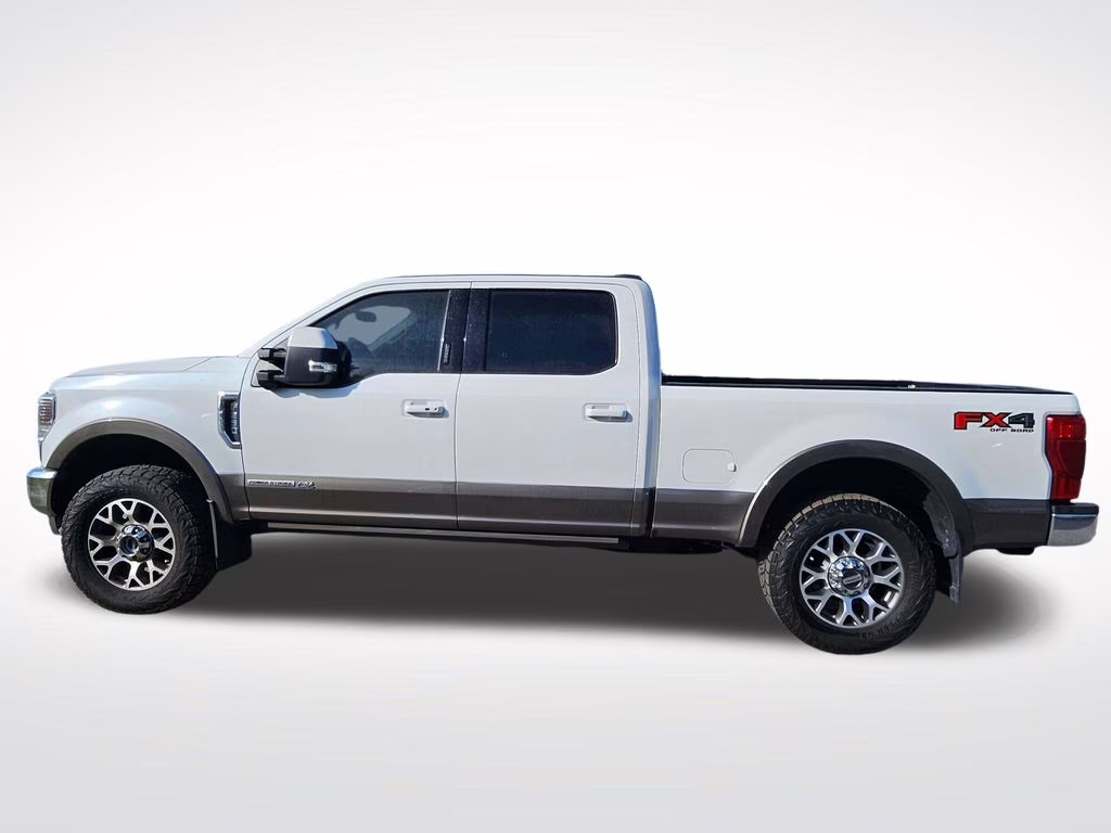 2022 White Ford Super Duty F-250 SRW Lariat 4X4 Truck