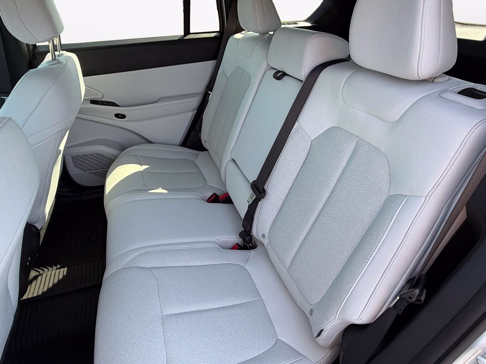 2026 Silver Zynith Clearcoat Jeep Cherokee Laredo 4X4 SUV