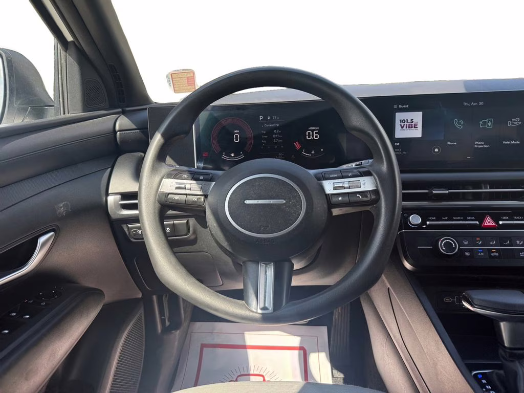 2025 Atlas White Hyundai Santa Cruz SE FWD Truck