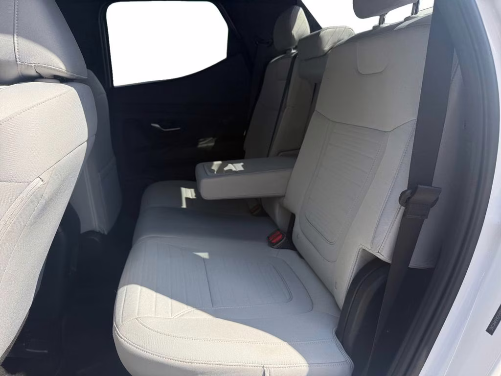2025 Atlas White Hyundai Santa Cruz SE FWD Truck