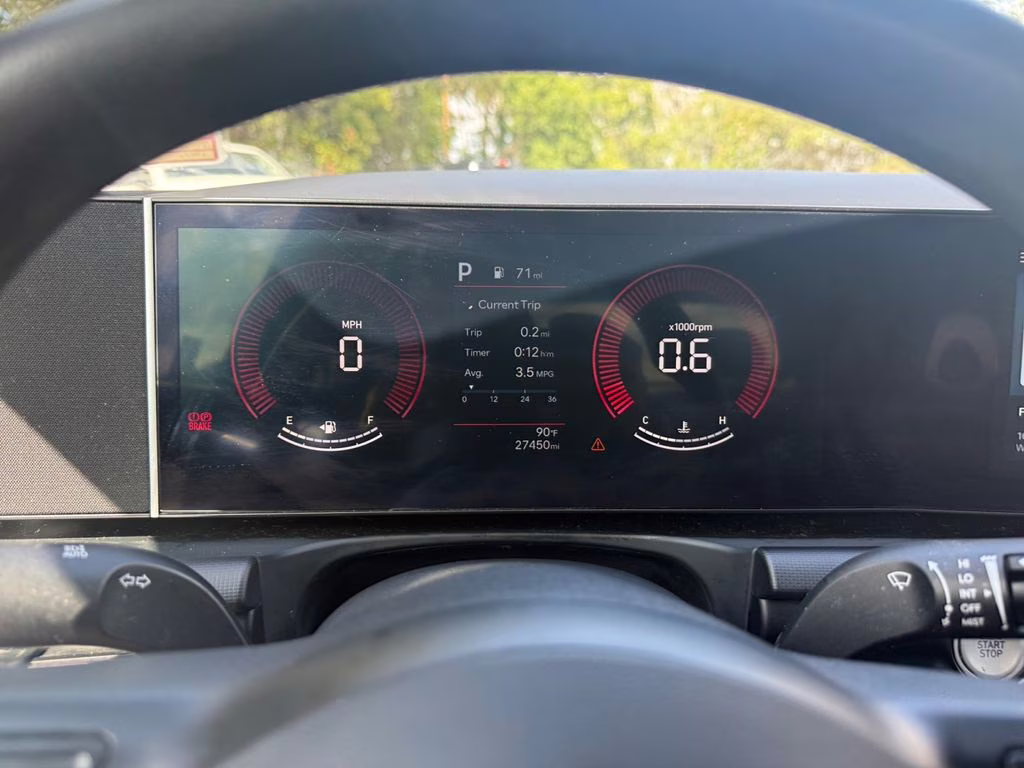 2025 Atlas White Hyundai Santa Cruz SE FWD Truck