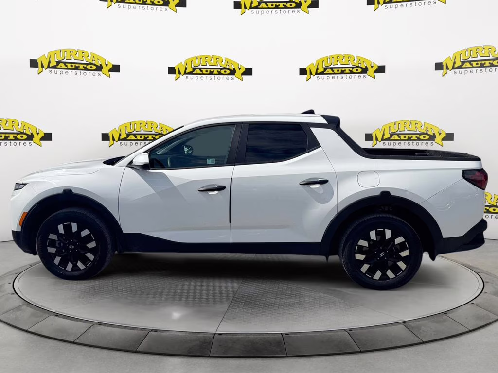 2025 Atlas White Hyundai Santa Cruz SE FWD Truck