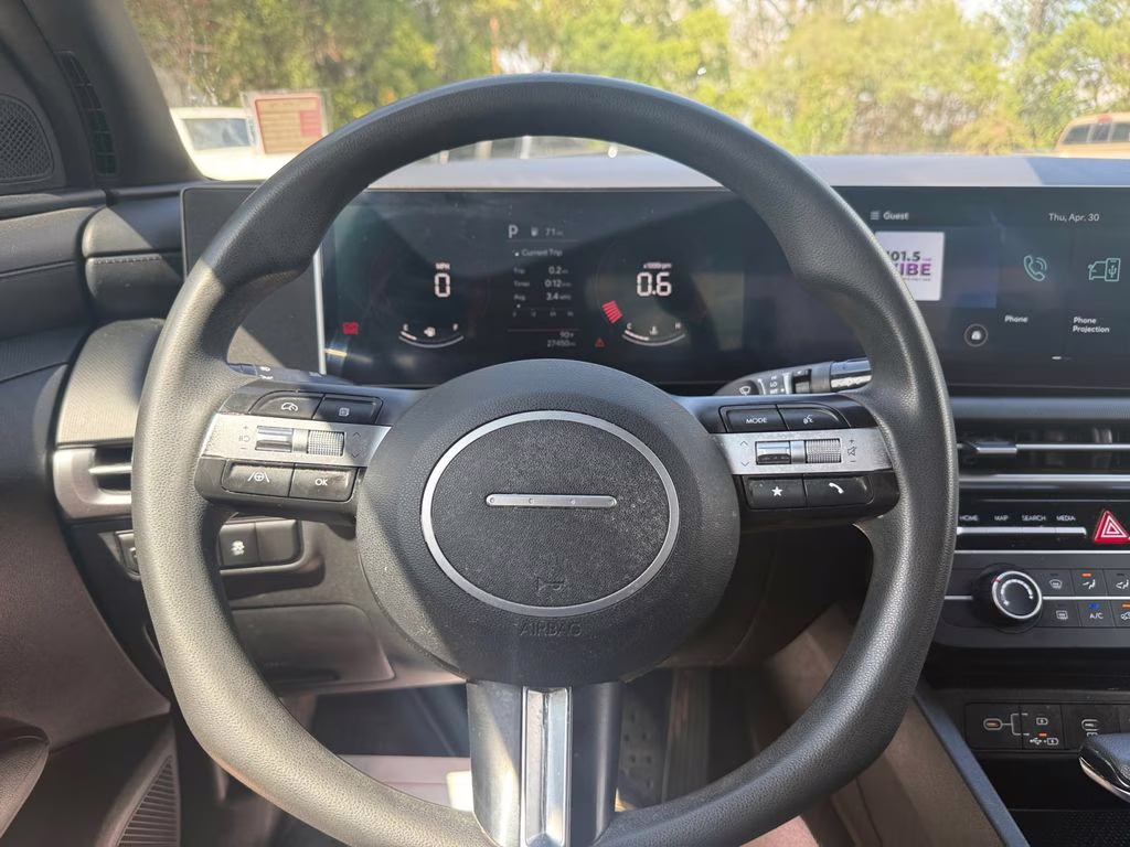 2025 Atlas White Hyundai Santa Cruz SE FWD Truck