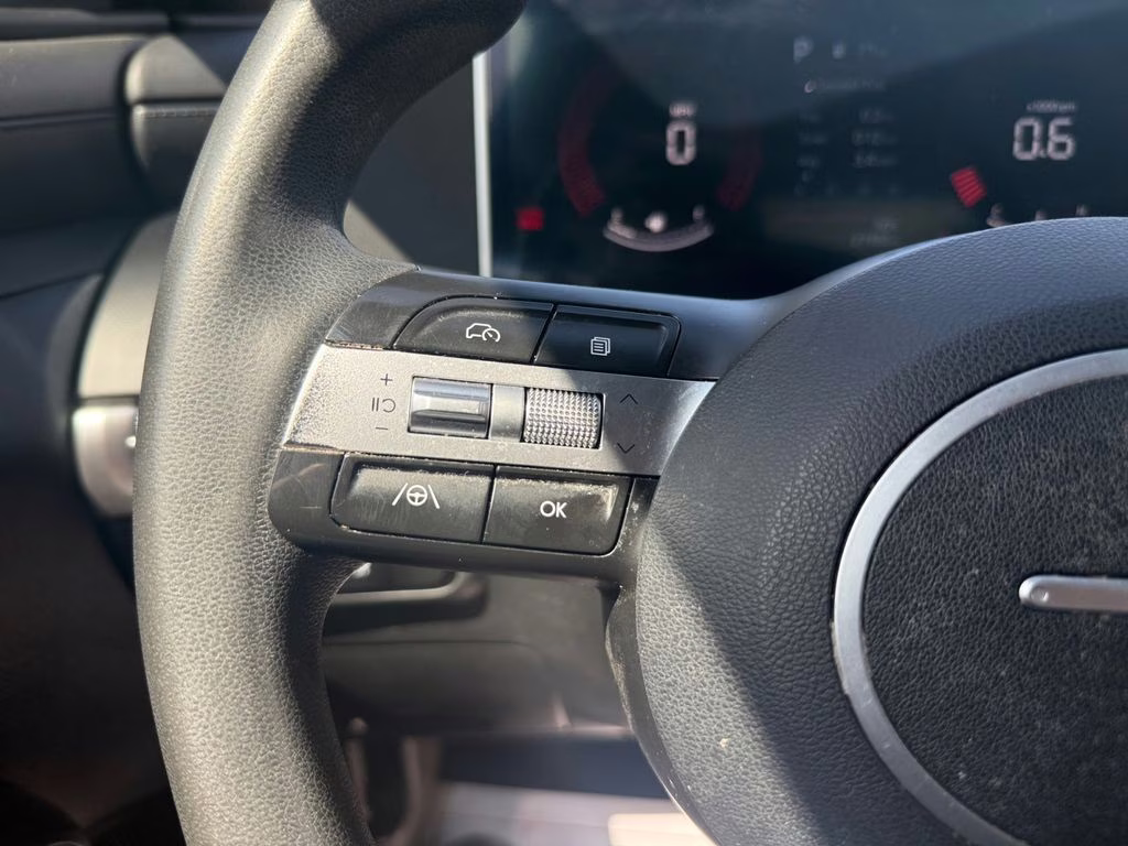 2025 Atlas White Hyundai Santa Cruz SE FWD Truck