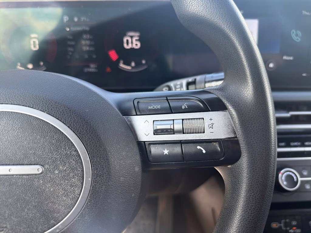 2025 Atlas White Hyundai Santa Cruz SE FWD Truck