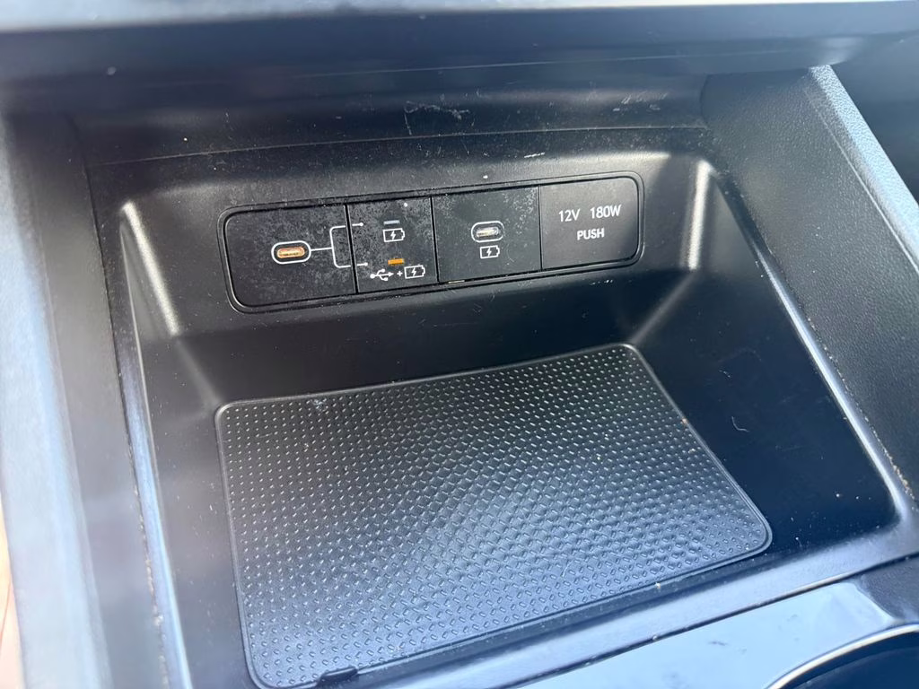 2025 Atlas White Hyundai Santa Cruz SE FWD Truck