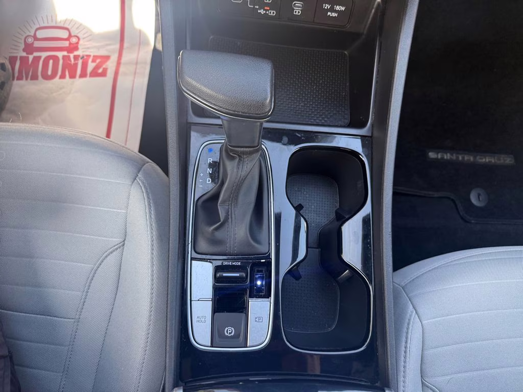 2025 Atlas White Hyundai Santa Cruz SE FWD Truck