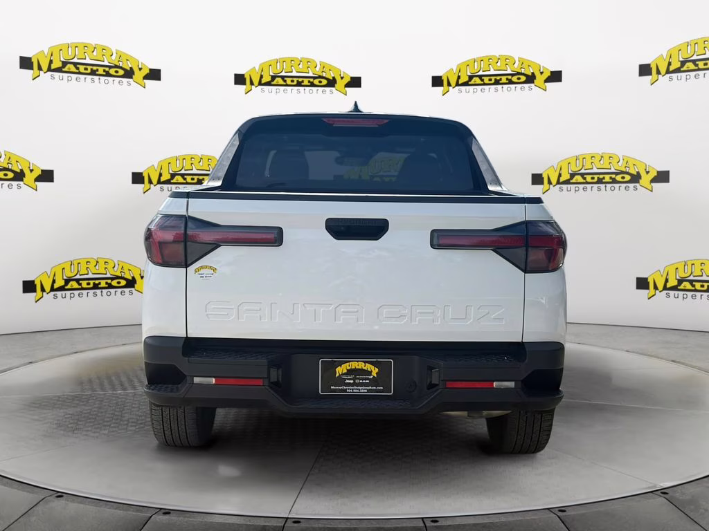 2025 Atlas White Hyundai Santa Cruz SE FWD Truck