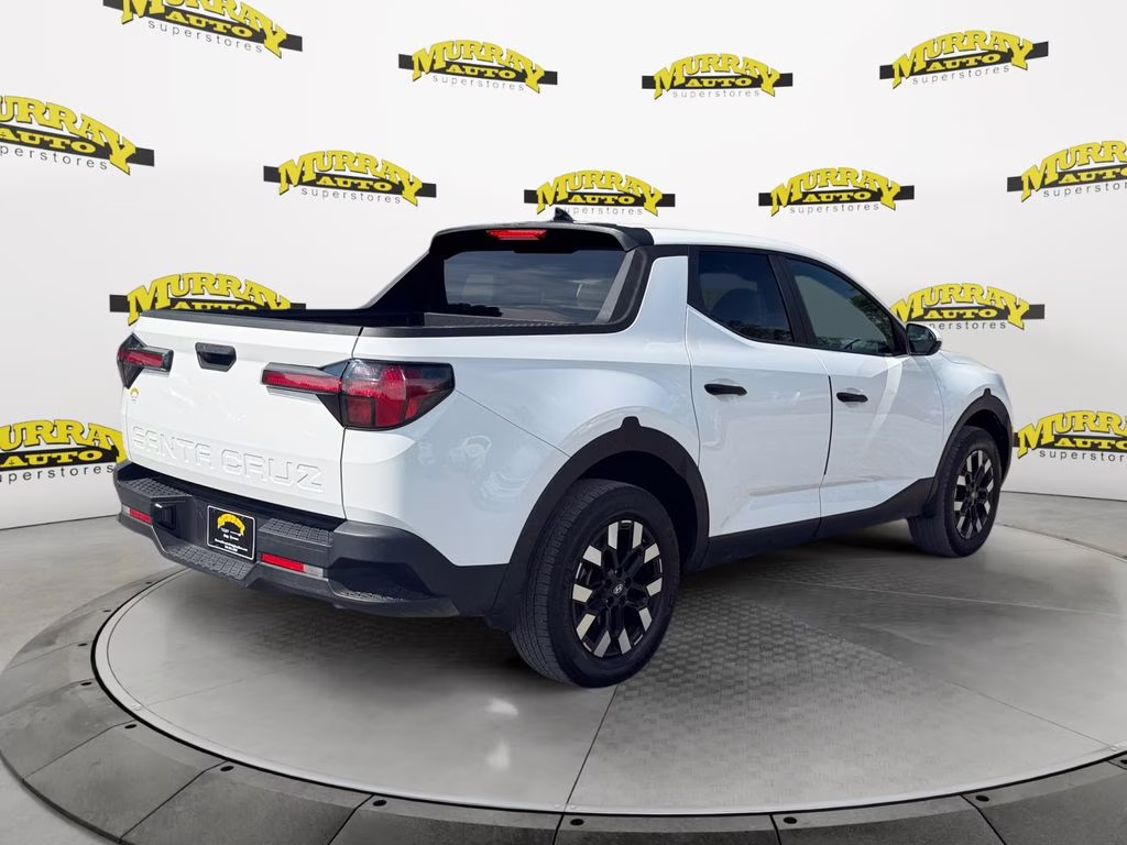 2025 Atlas White Hyundai Santa Cruz SE FWD Truck