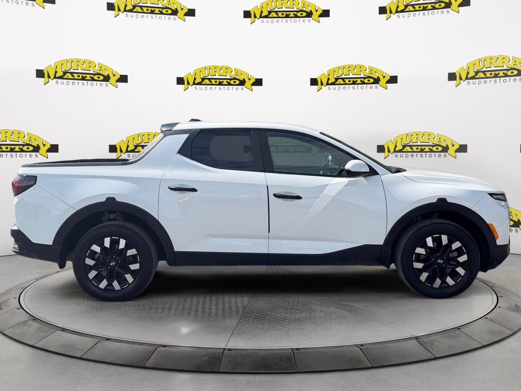 2025 Atlas White Hyundai Santa Cruz SE FWD Truck