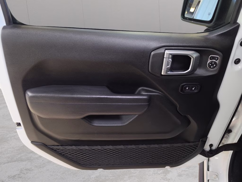 2025 Bright White Clearcoat Jeep Wrangler Rubicon 4X4 SUV
