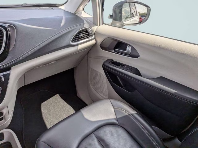 2023 Bright White Clearcoat Chrysler Pacifica Hybrid Touring L FWD Van
