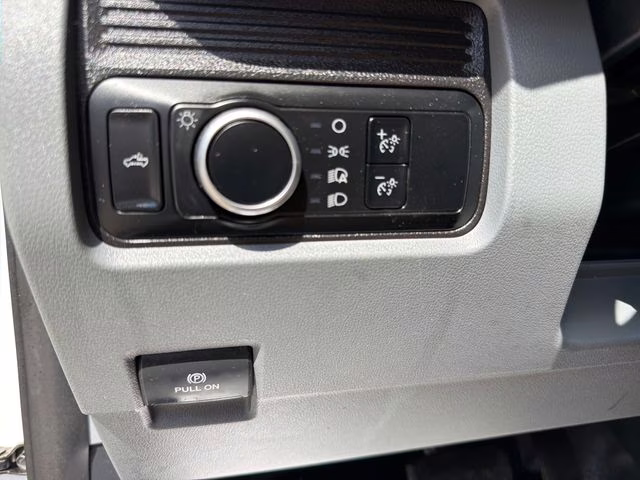 2024 Oxford White Ford Super Duty F-250 SRW XL 4X4 Truck
