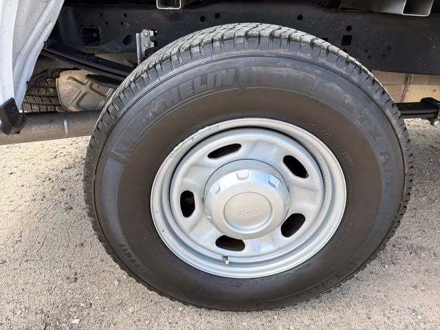 2024 Oxford White Ford Super Duty F-250 SRW XL 4X4 Truck