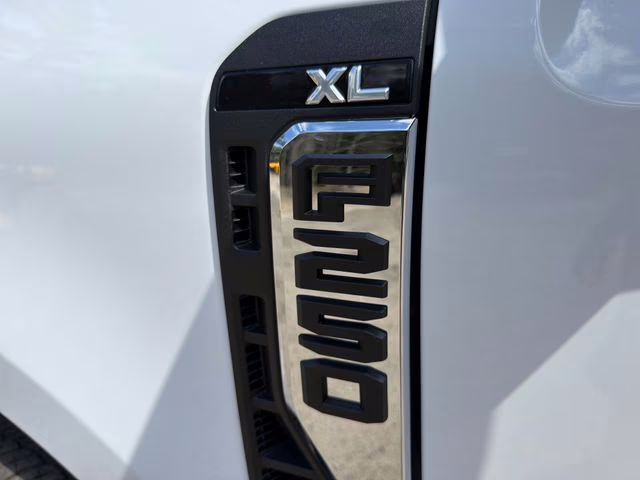 2024 Oxford White Ford Super Duty F-250 SRW XL 4X4 Truck