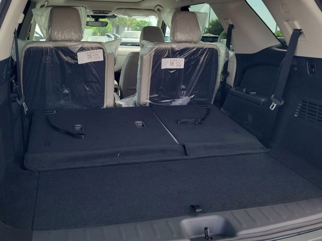 2026 Everest White Pearl Tricoat Nissan Pathfinder SL 4X4 SUV