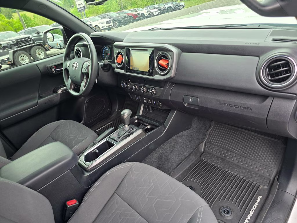 2019 Super White Toyota Tacoma TRD Sport 4X4 Truck