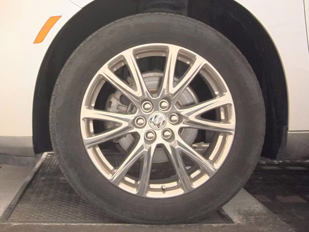 2023 White Frost Tricoat Buick Enclave Essence FWD SUV