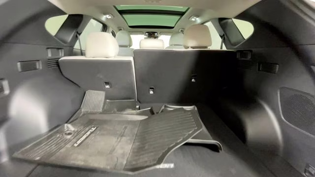 2023 Shimmering Silver Hyundai Tucson Limited AWD SUV