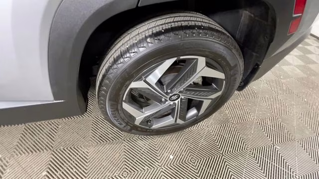 2023 Shimmering Silver Hyundai Tucson Limited AWD SUV